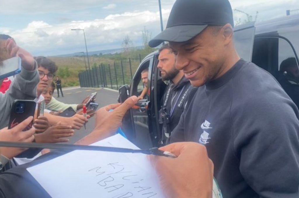 Mbappé se vuelve a pronunciar a pesar de que el PSG lo tiene aislado en la pretemporada