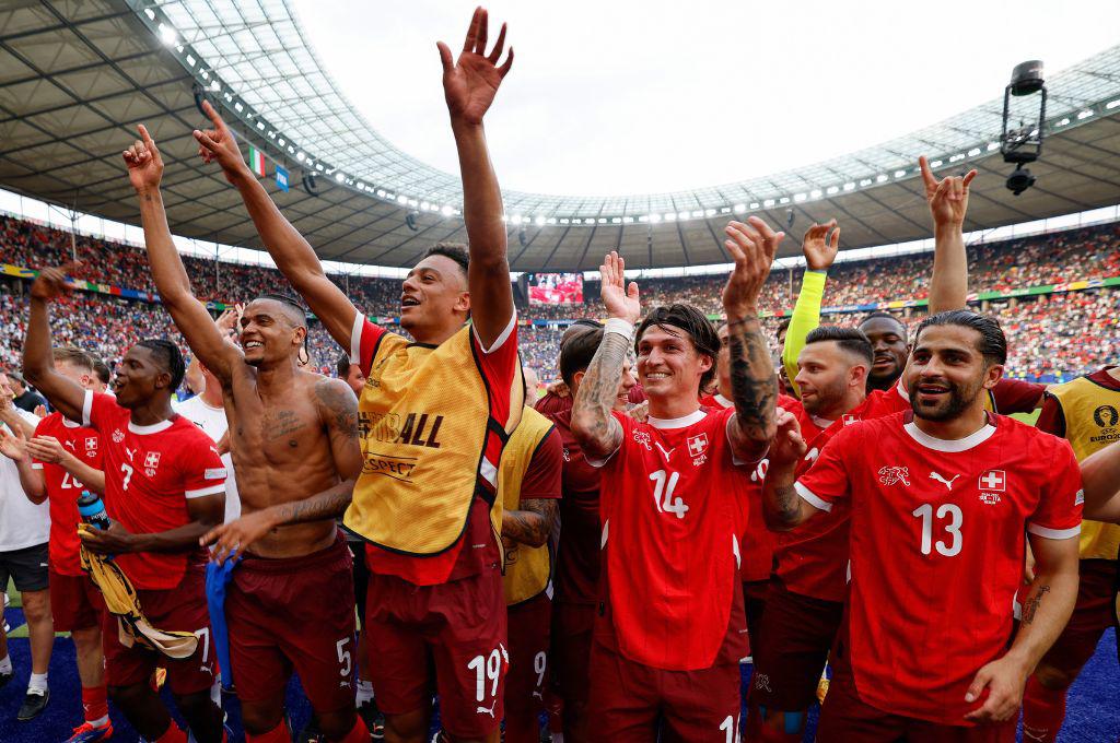 Desgarradoras imágenes de Italia, el último campeón de la Eurocopa, la decepción de Buffon y la fiesta de Suiza