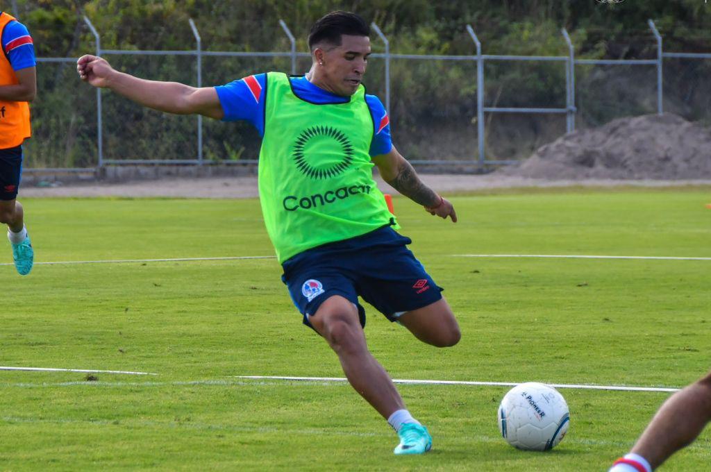 Oficial: Michaell Chirinos se convierte en nuevo fichaje del Olimpia tras su desvinculación del Saprissa de Costa Rica