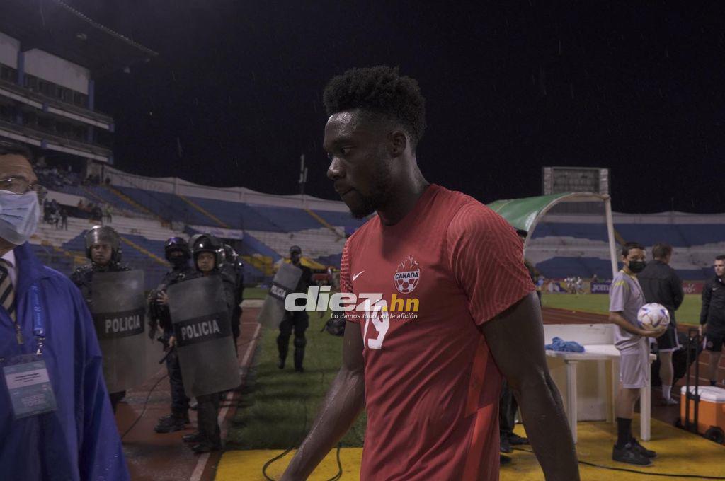 NO SE VIO EN TV: La furia de Herdman contra Diego Vázquez y los jugadores de Canadá perdiendo la cordura en el Olímpico