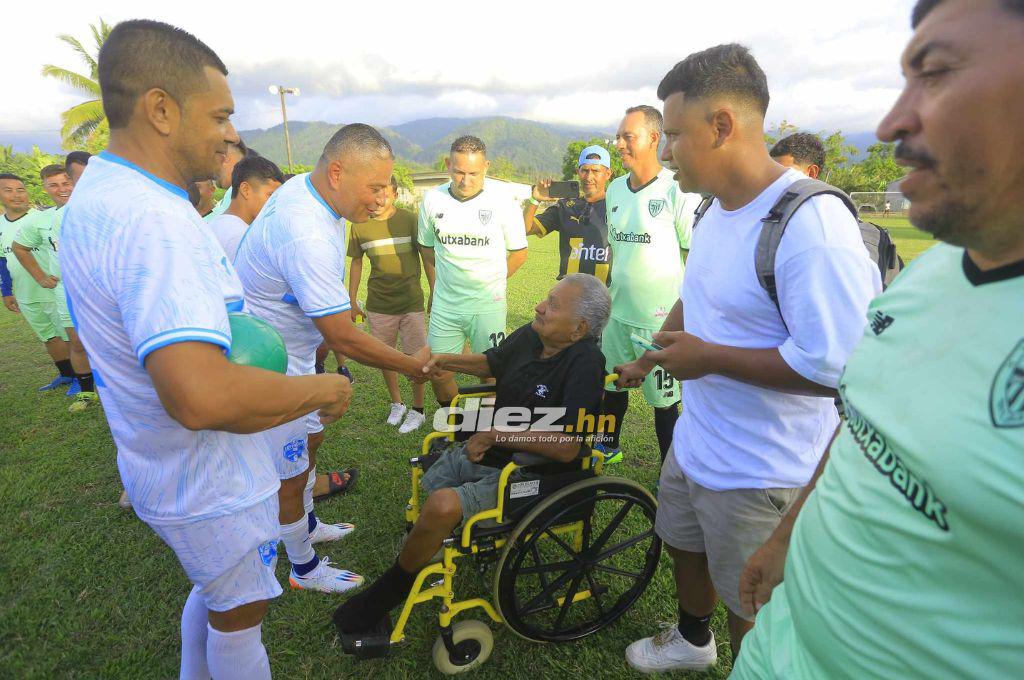 Noel Valladares se roba el show de delantero, el gesto de Amado y Wilmer: Así fue el partido de las Leyendas de Honduras en Omoa