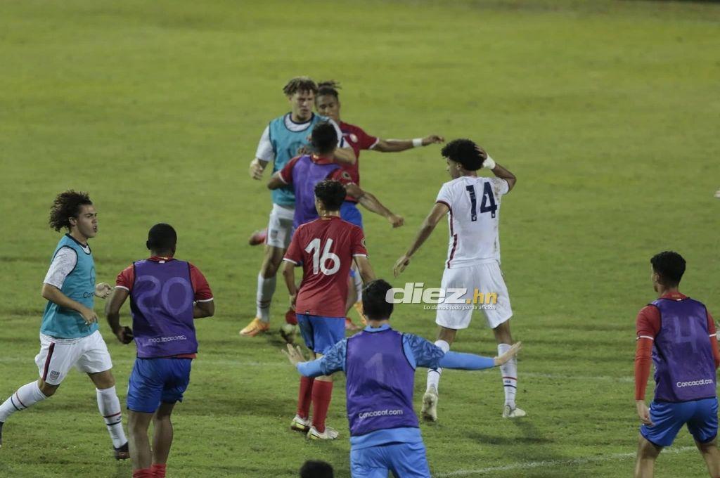 ¡Tico aplicó terrible voladora! Así fue la pelea de Costa Rica contra Estados Unidos en el Premundial de Concacaf