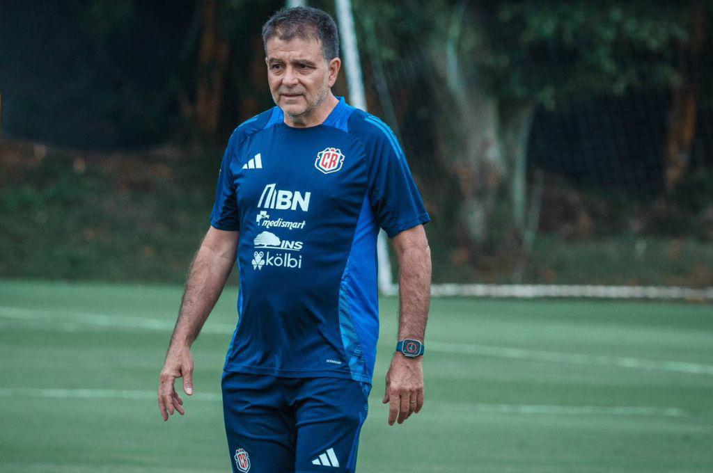 Costa Rica busca nuevo entrenador: el argentino Claudio Vivas no será renovado tras eliminación ante Panamá