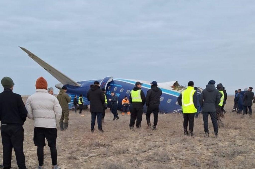 Informe especial: en plena Navidad, avión se estrella y deja gran saldo de muertos en Kazajistán ¿hay sobrevivientes?