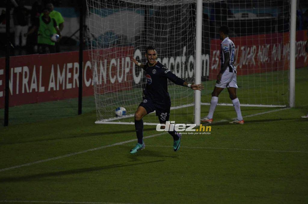 Polémico festejo de Yeison y su beso con una periodista; la fila de novias de los jugadores del Motagua y ¿hay nuevo pistolero?