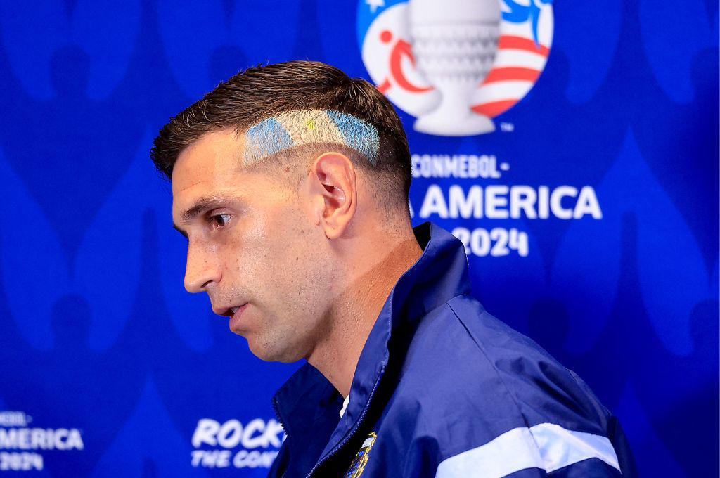 El “Dibu” Martínez, portero de Argentina, defiende a los jugadores uruguayos y su confesión sobre los penales