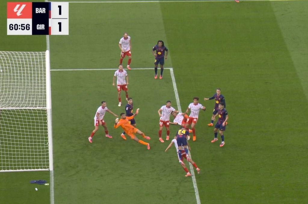 La mala seña de Flick al árbitro tras gol de Araújo, la polémica de la que todo el mundo habla y el golazo que silenció al Barcelona