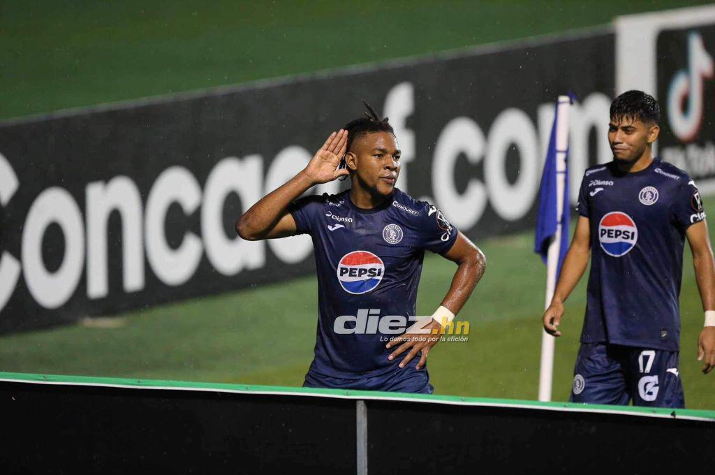 Polémico festejo de Yeison y su beso con una periodista; la fila de novias de los jugadores del Motagua y ¿hay nuevo pistolero?