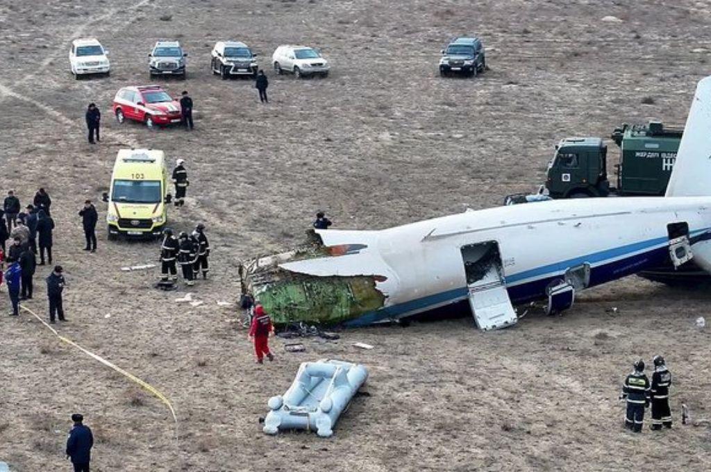 Informe especial: en plena Navidad, avión se estrella y deja gran saldo de muertos en Kazajistán ¿hay sobrevivientes?