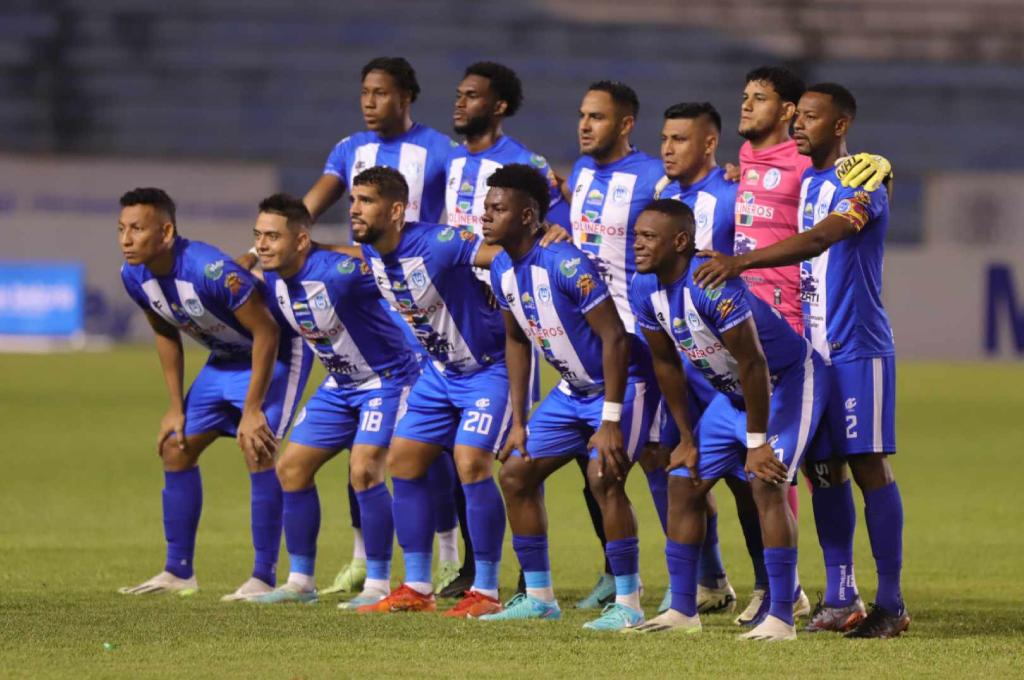 El futbolista que decidió renunciar en plena lucha por el descenso: jugador de Victoria sorprende con su decisión