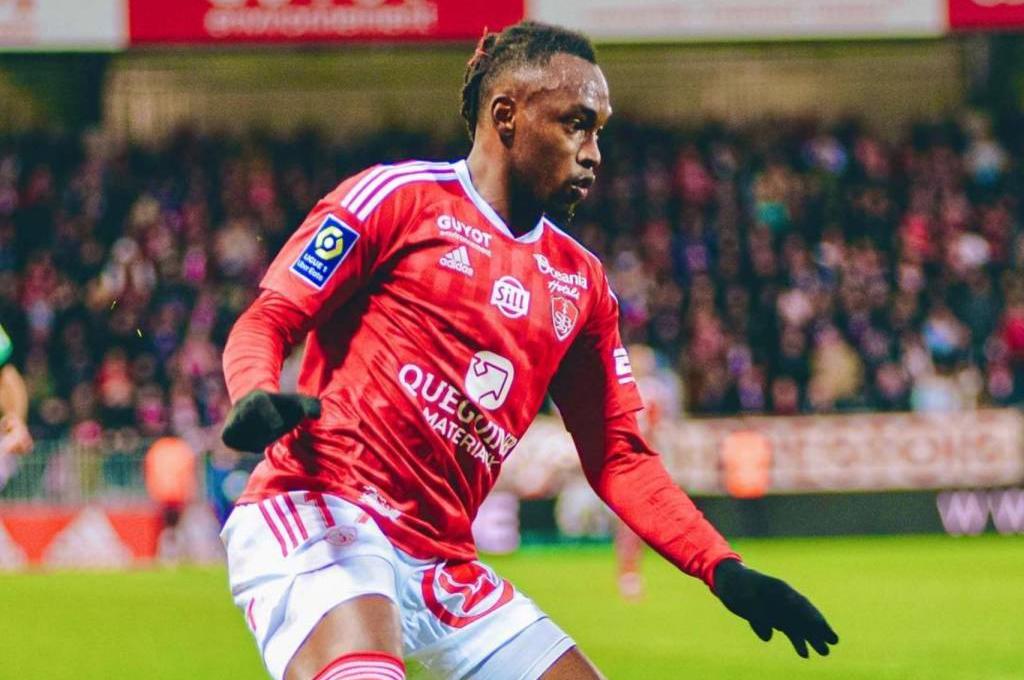 ¡Un mes después de su debut, el hondureño Alberth Elis gana su primer partido con el Brest de la Ligue 1 de Francia!