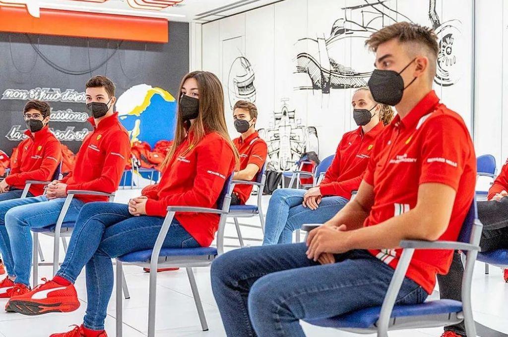 Ferrari presenta a sus nuevos jóvenes pilotos antes del comienzo de la temporada 2022 de la Fórmula uno