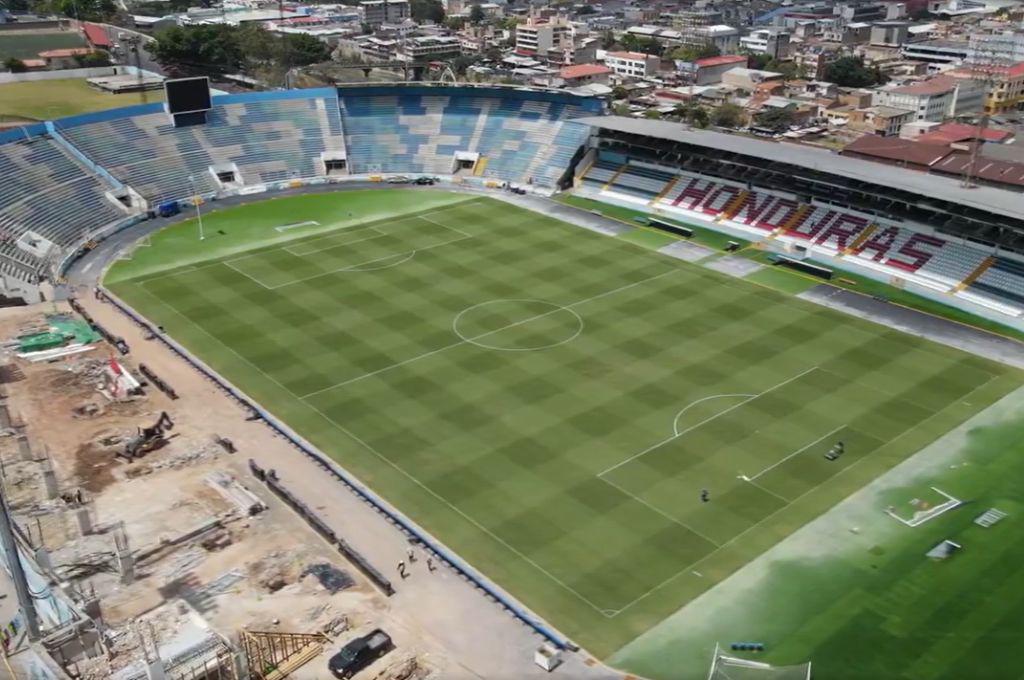 ¡Una mesa de billar! Así luce el estadio Nacional Chelato Uclés, su césped y gradería previo al inicio del Torneo Apertura