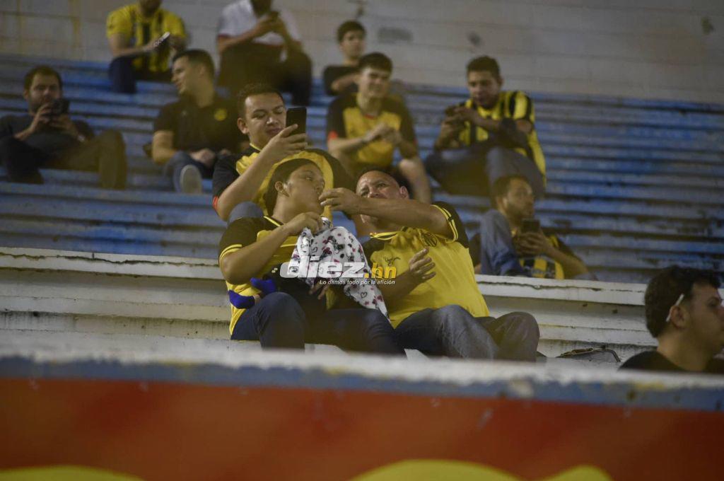 NO SE VIO EN TV: El cariño de Troglio a ex jugador de Olimpia, Gullit Peña causa furor y el regreso del ‘Doctor’