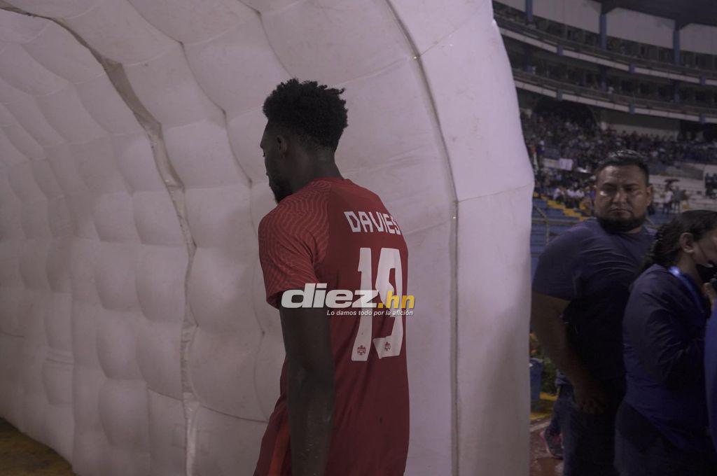 NO SE VIO EN TV: La furia de Herdman contra Diego Vázquez y los jugadores de Canadá perdiendo la cordura en el Olímpico