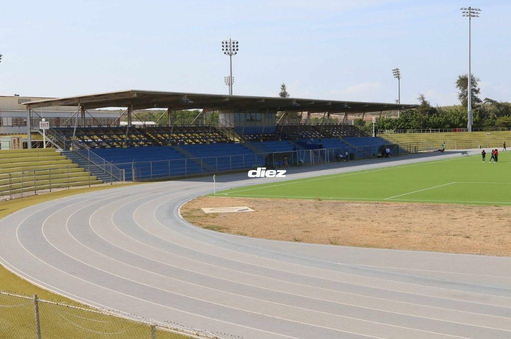 Engramillado, temperatura y rodeado de sus figuras: el entreno de Haití en el estadio Ergilio Hato de Curazao