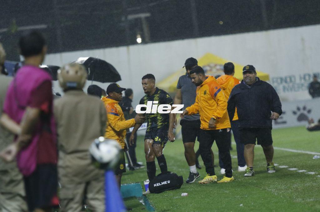 La triste imagen en el estadio Morazán, Real España estrenó uniforme y los incidentes de los aficionados con la Policía