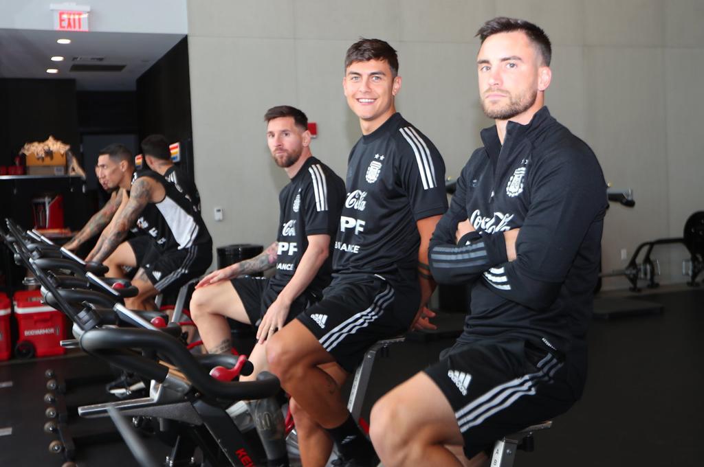 Tagliafico, Dybala y Messi ejercitándose en las instalaciones del Inter Miami. (Foto Selección Argentina)