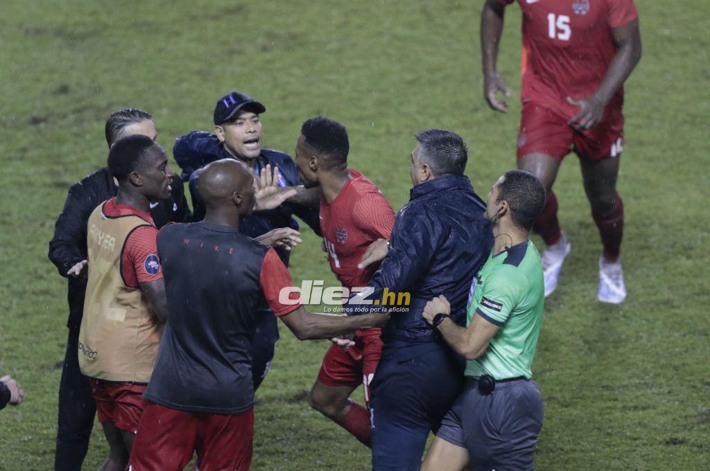 NO SE VIO EN TV: La furia de Herdman contra Diego Vázquez y los jugadores de Canadá perdiendo la cordura en el Olímpico