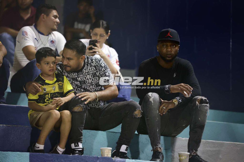 No se vio en TV: La tristeza de los jugadores del Olimpia por la crisis, bronca de Menjívar con la gente y el llenazo en el Morazán