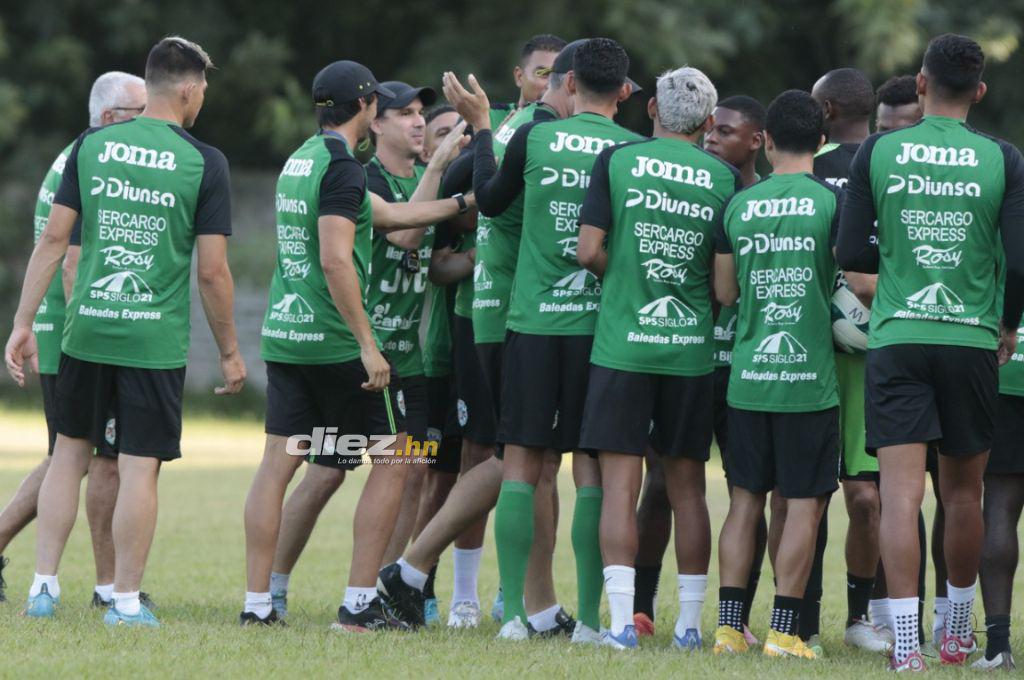 Así fue el primer día de Francisco Martínez en Marathón: El jugador que lo recibió, su dorsal y el saludo a toda la plantilla
