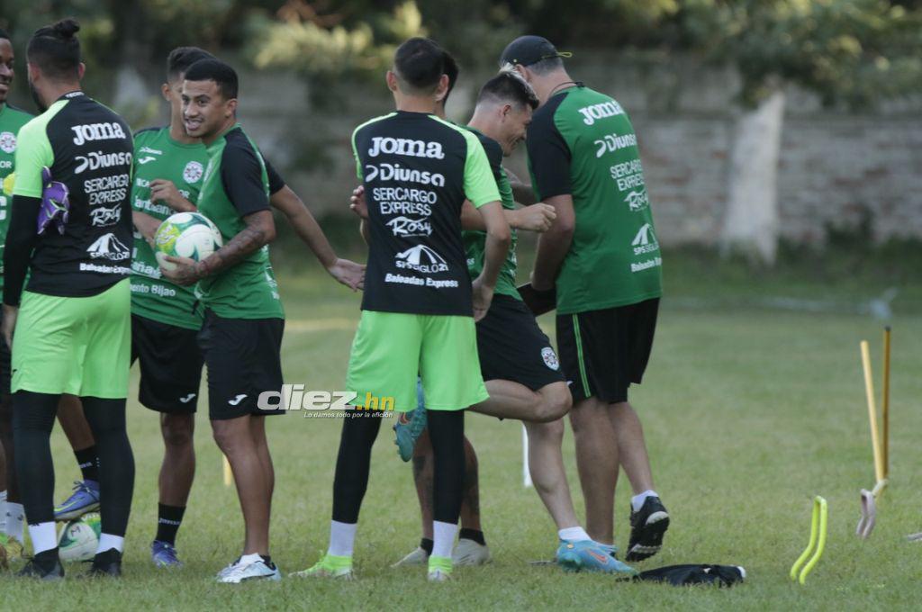 Así fue el primer día de Francisco Martínez en Marathón: El jugador que lo recibió, su dorsal y el saludo a toda la plantilla
