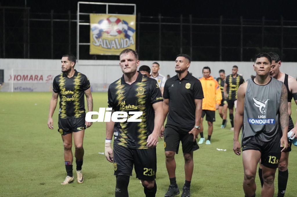 No se vio en TV: afición de Real España le grita de todo a sus jugadores y la celebración de Motagua tras el triunfo