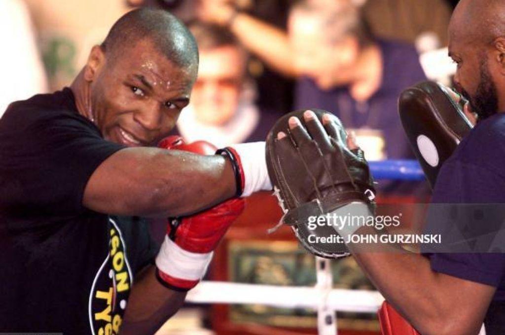 Mike Tyson hizo historia junto a él: ¿Quién es el entrenador del boxeador hondureño Téofimo López?