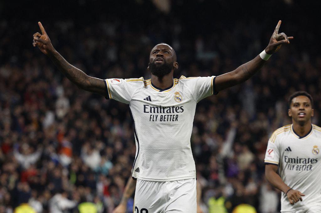 Con bajas importantes: Ancelotti y la reparada alineación del Real Madrid con la que buscará destrozar al Barcelona de Flick