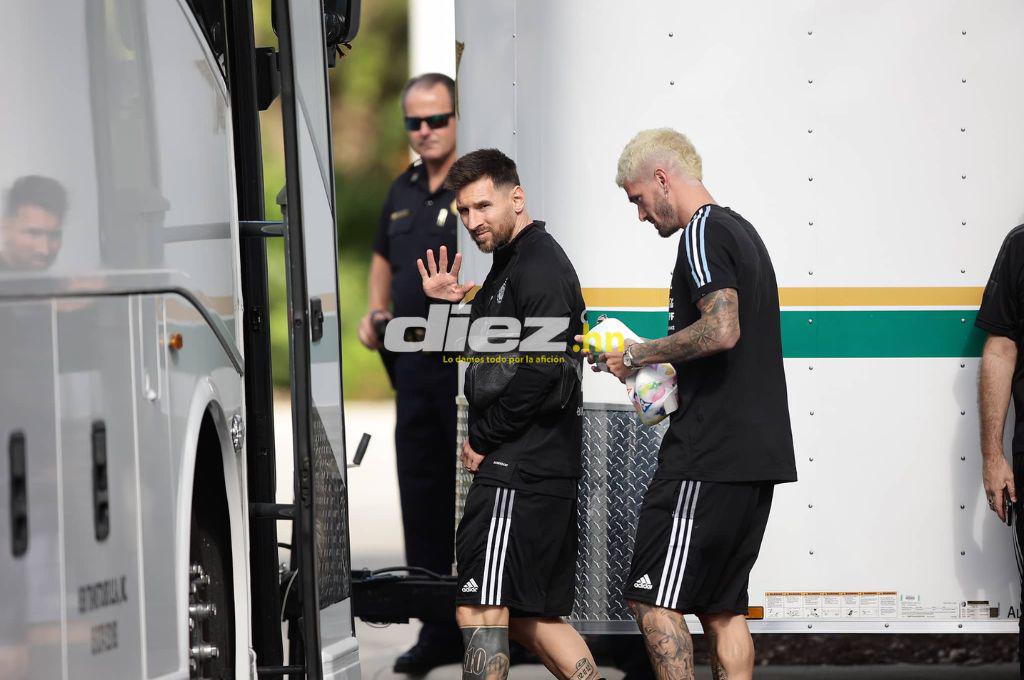 ¿Lo consiguieron? Cientos de aficionados argentinos en las afueras del hotel para lograr una firma de Lionel Messi en Miami