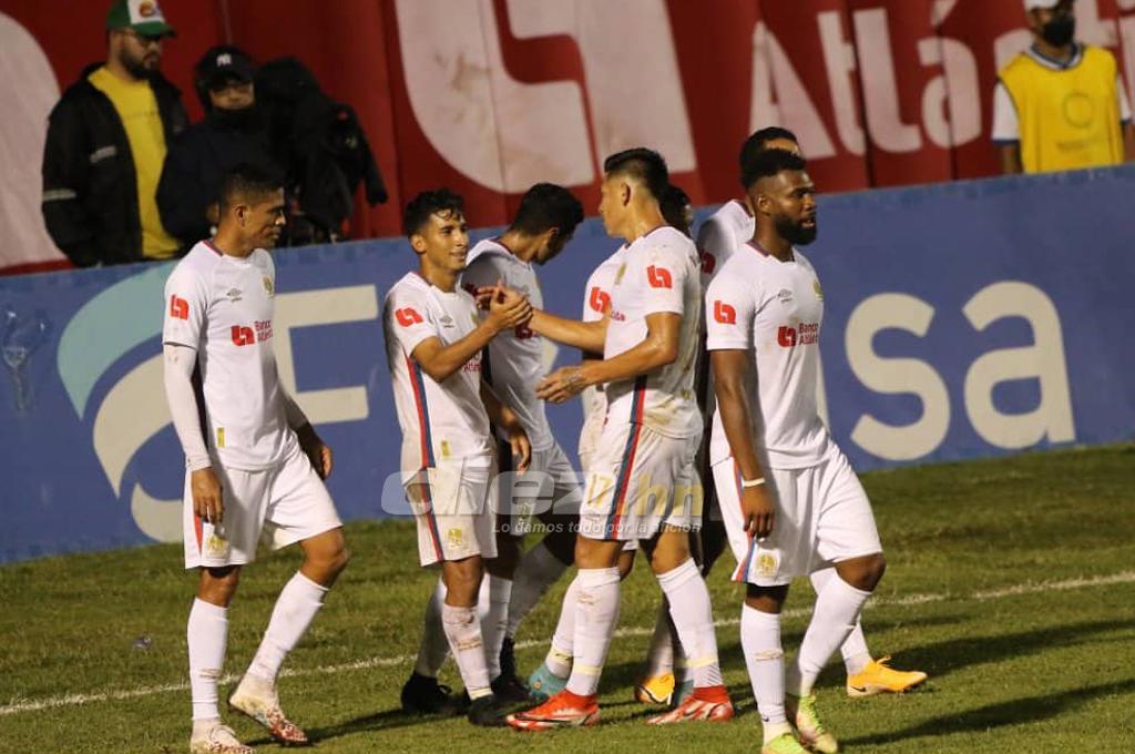 Olimpia se mantiene en el segundo lugar del torneo tras vencer a Marathón en la capital. (Foto David Romero)