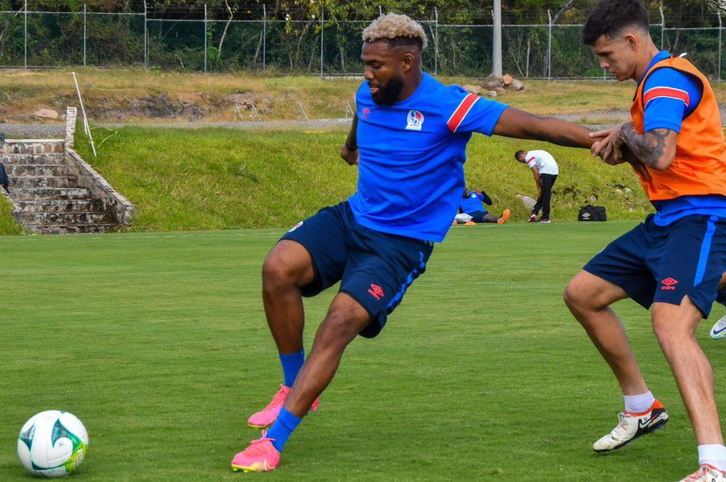 ¡Con Chirinos y Alex López! Pedro Troglio emprendió los trabajos en el Olimpia ¿qué pasará con Najar y Benguché?