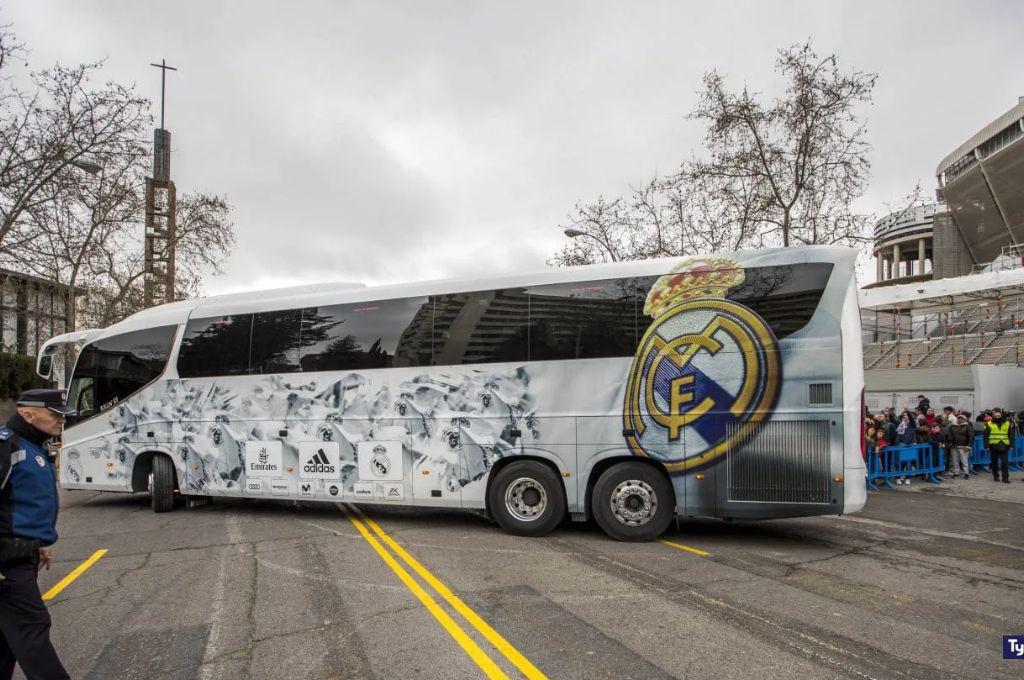 Malas noticias en el Real Madrid: El bus del club sufrió accidente en su vuelta de Liverpool ¿cómo están los jugadores?