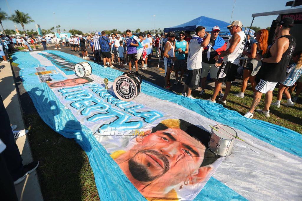 La carnita asada de los catrachos, el Lamborghini y la tremenda manta a Maradona: Ambientazo previo al Honduras vs Argentina
