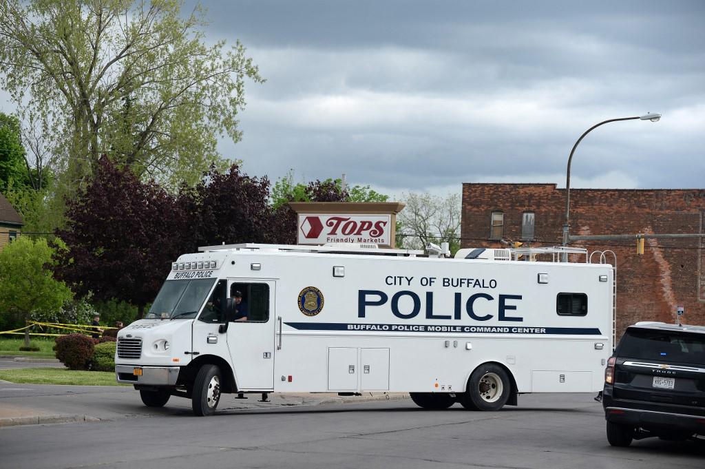 Terror en Nueva York: masivo tiroreo deja al menos 10 muertos en un supermercado de Buffalo