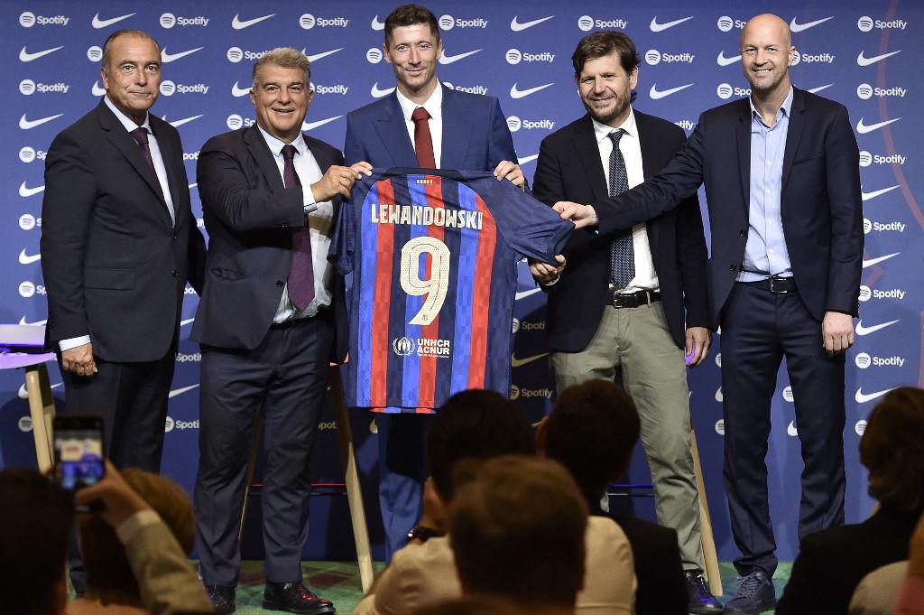 La presentación oficial de Lewandowski en el Camp Nou: su dorsal y qué lo motivó para fichar por el Barcelona