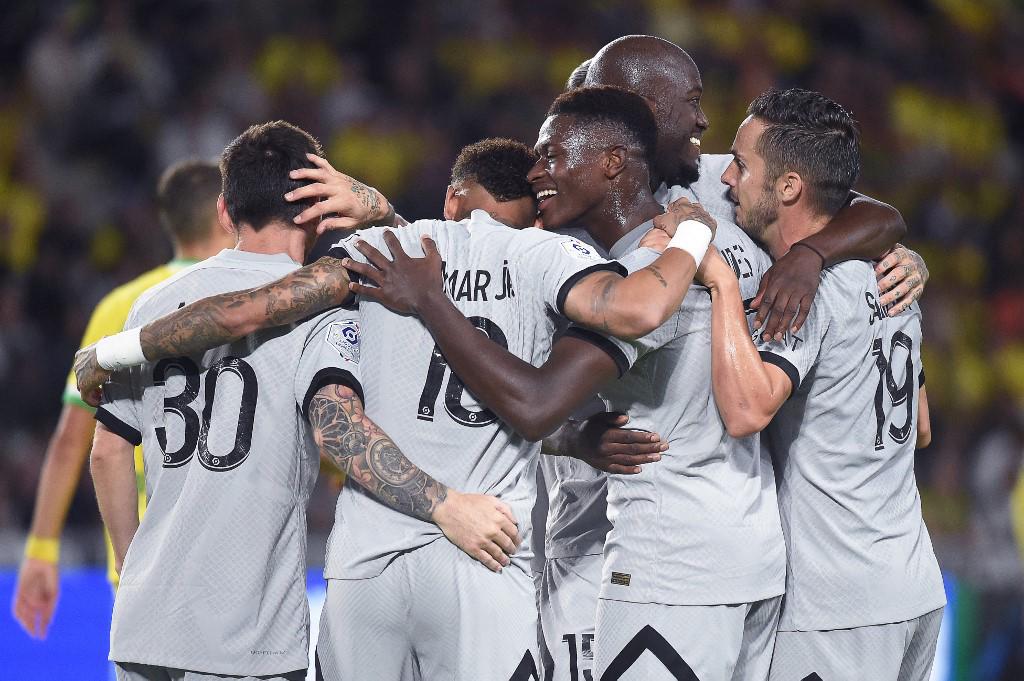 Mbappé hizo doblete gracias a las asistencias de Messi en la goleada del PSG sobre el Nantes