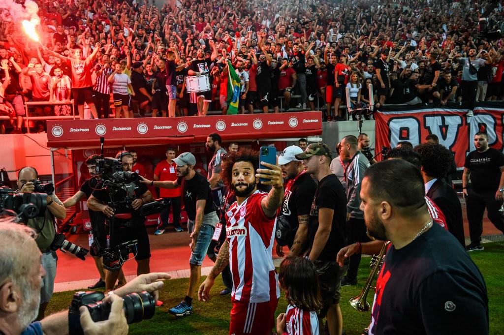 Sigue derrochando magia: la jugada de Marcelo que dejó alucinando a los aficionados del Olympiacos en Grecia