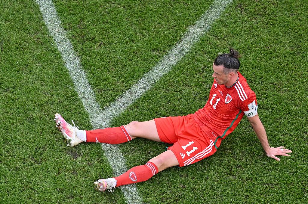 Rodillazo a la cara: así fue la primera expulsión del Mundial, la frustración de Bale y la locura de Irán tras derrotar a Gales