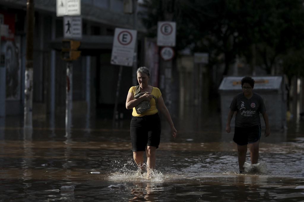 Impactantes imágenes en Brasil: así quedaron los estadios de Gremio e Inter tras inundaciones ¿Cuántos muertos hay?