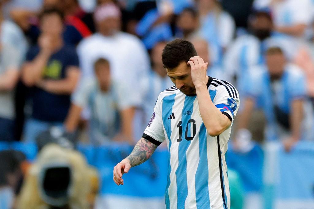 Argentina quedó tendida: los gestos de Messi tras sufrir inesperada derrota ante Arabia Saudita en el Mundial de Qatar