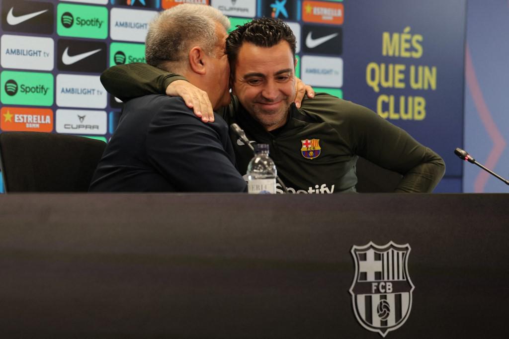 Los dos ‘fichajes’ que Laporta le impuso a Xavi para seguir en Barcelona: el técnico tuvo que acceder
