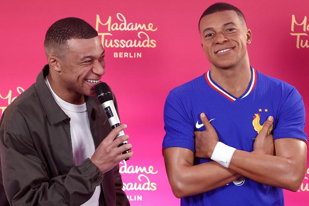 ¡No lo podía creer! La viral reacción de Mbappé tras ver su figura de cera en París: “Es más Kylian que yo”