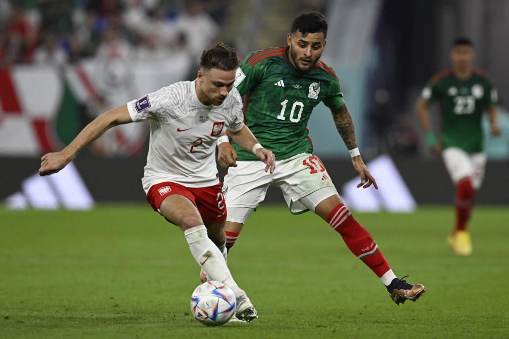 No viste en TV: así fueron captados Memo Ochoa y Lewandowski al final del partido, y su bella esposa enamora a los mexicanos