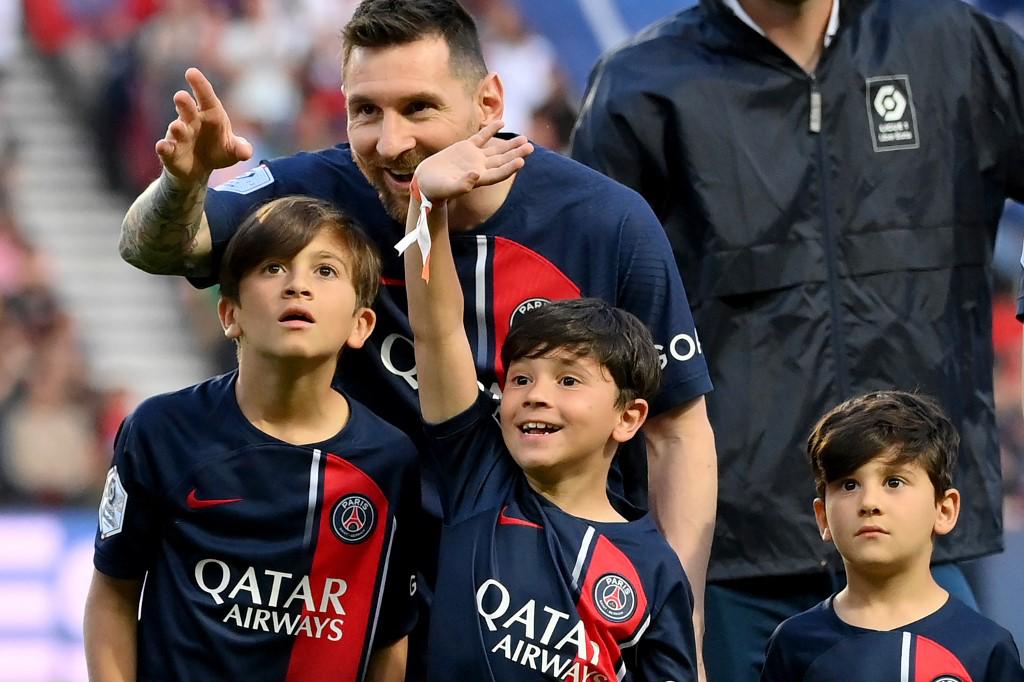 Así fue el último partido de Messi con el PSG: abucheos, pitada y se marcha en plena celebración por el título