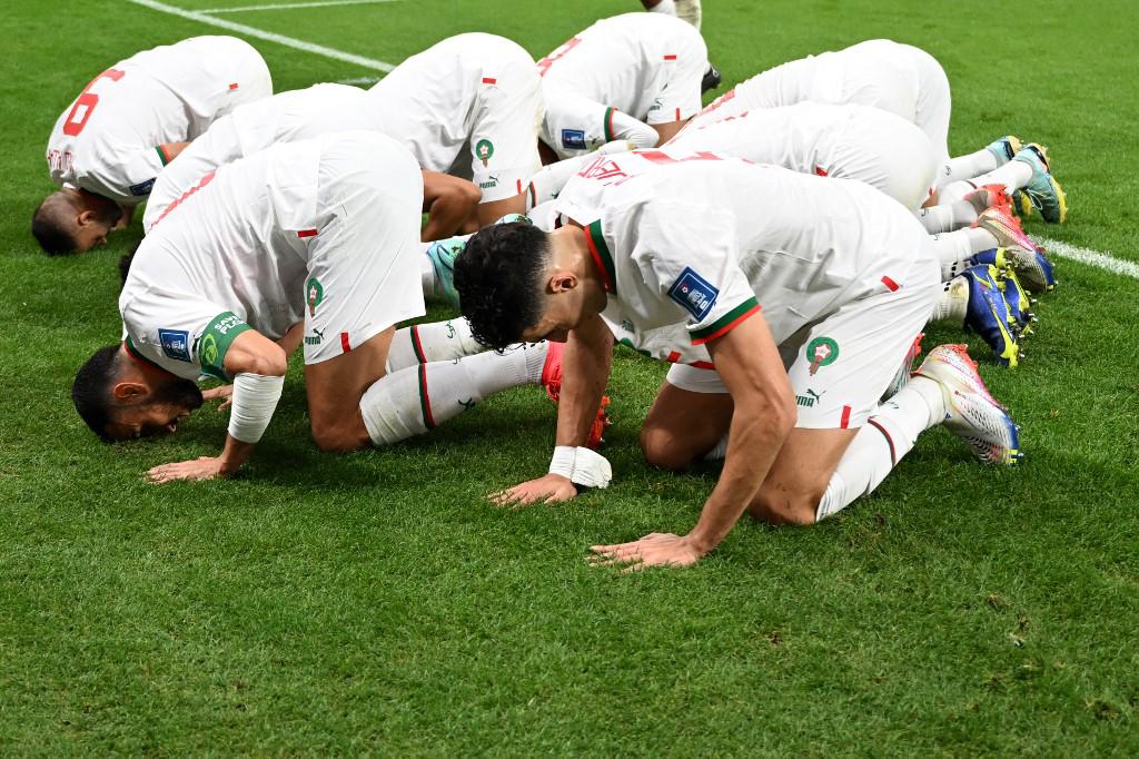 Cantó el himno, pero no jugó el partido; el desconocido Courtois y el beso a Hakimi en la victoria de Marruecos en Qatar 2022