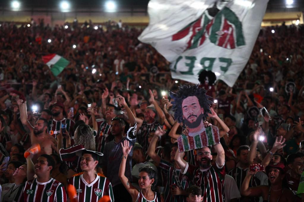 Fue recibido por 35 mil personas y tiene un “gemelo”: La tremenda presentación de Marcelo con Fluminense ¿Y su esposa?