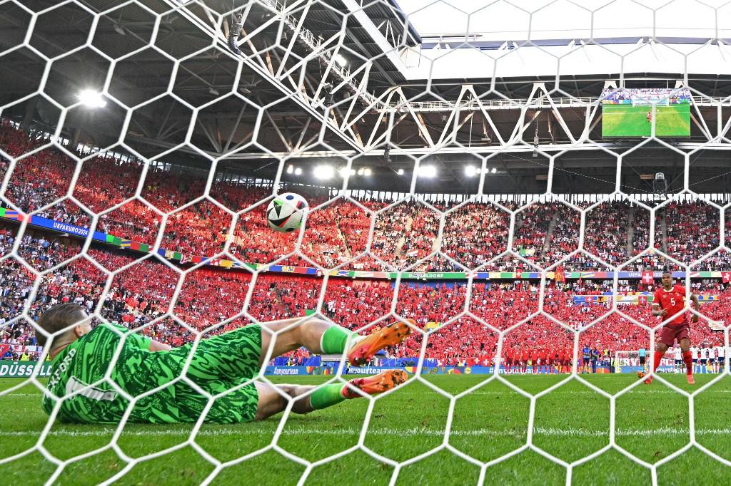 Portero de Inglaterra tenía estudiado a los jugadores de Suiza por los penales: “Akanji, tírate a la izquierda”