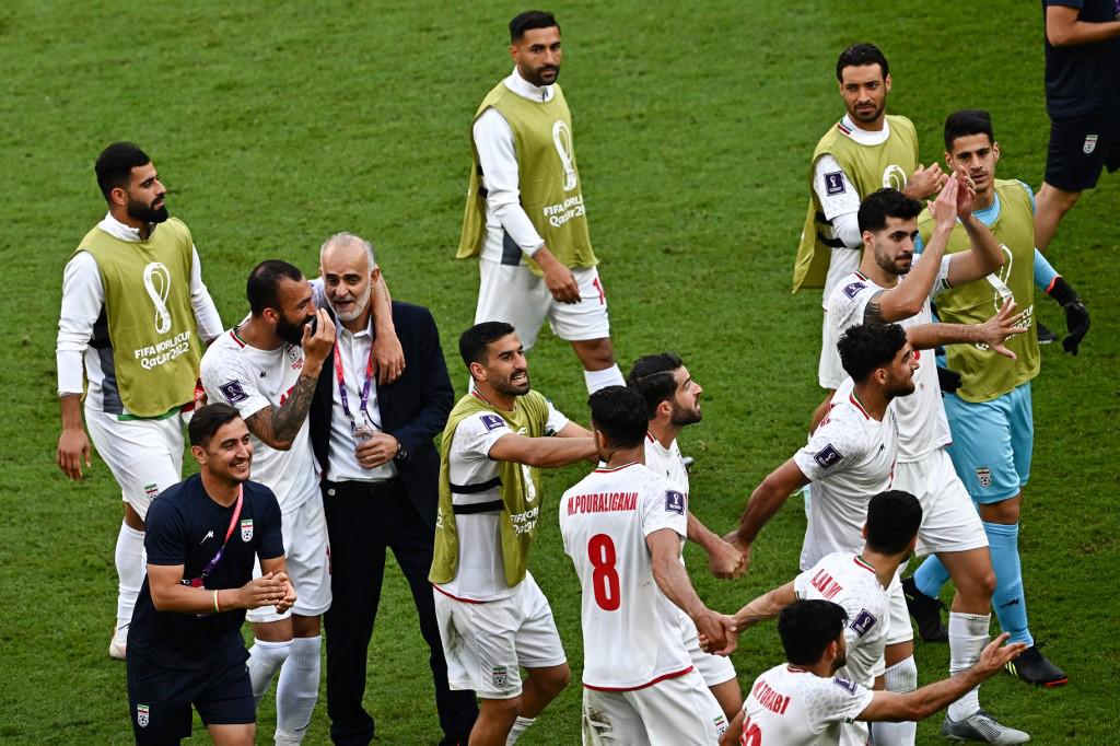 Rodillazo a la cara: así fue la primera expulsión del Mundial, la frustración de Bale y la locura de Irán tras derrotar a Gales