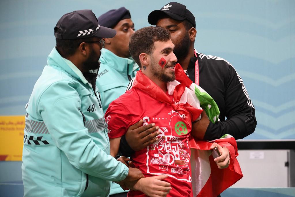 El tremendo gesto de Mbappé, Hakimi y Ziyech destrozados; el que fue sacado del estadio y el festejo del presidente de Francia